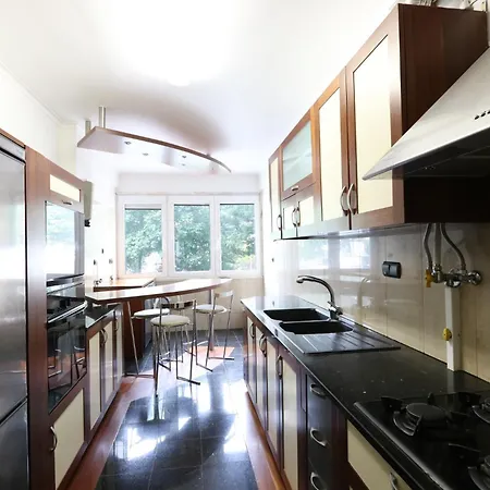 Lisbon Explorers Spacious Flat - 4 Min To Metro, 20 Min To Center 公寓 阿马多拉