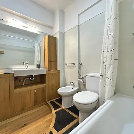 Lisbon Explorers Spacious Flat - 4 Min To Metro, 20 Min To Center *