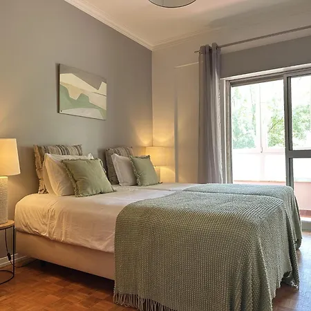 Lisbon Explorers Spacious Flat - 4 Min To Metro, 20 Min To Center 公寓 *