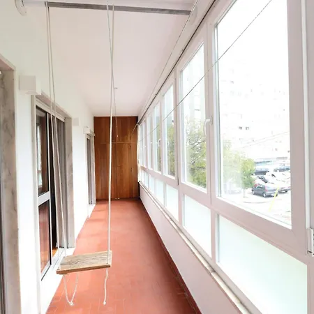 Lisbon Explorers Spacious Flat - 4 Min To Metro, 20 Min To Center * Amadora